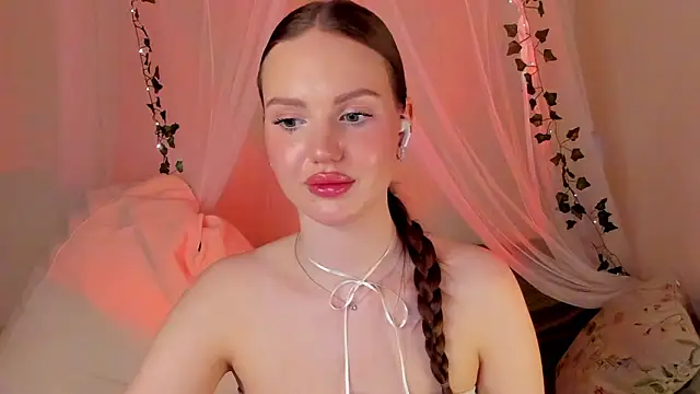 Snapshot of MishkaMe chatting on 01.24.25 MishkaMe online show from 01.24.25