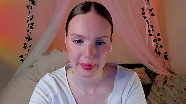 Snapshot of MishkaMe chatting on 02.11.25 MishkaMe online show from 02.11.25