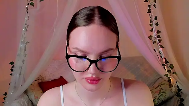 Snapshot of MishkaMe chatting on 03.16.25 MishkaMe online show from 03.16.25