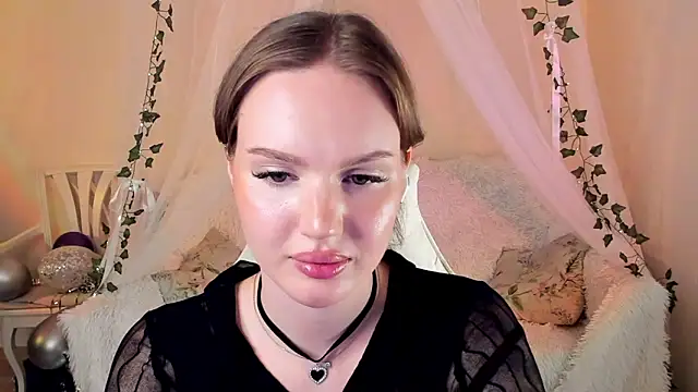 Snapshot of MishkaMe chatting on 09.28.25 MishkaMe online show from 09.28.25