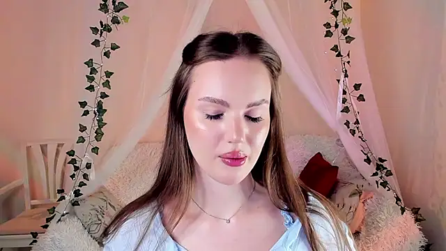 Snapshot of MishkaMe chatting on 11.09.25 MishkaMe online show from 11.09.25