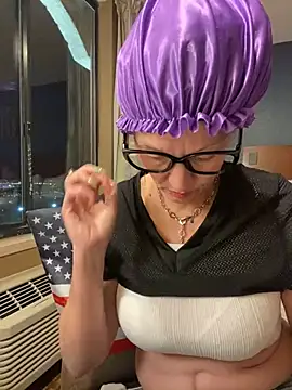 Snapshot of TheDime chatting on 12.19.24 TheDime online show from 12.19.24