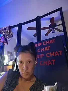 Snapshot of TheDime chatting on 09.15.25 TheDime online show from 09.15.25