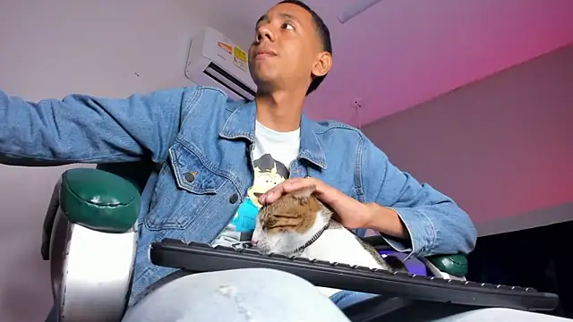 Lion Dynamite online show from 03.02.25
