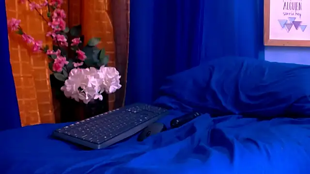 Snapshot of roberts_kloe chatting on 03.22.25 roberts kloe online show from 03.22.25