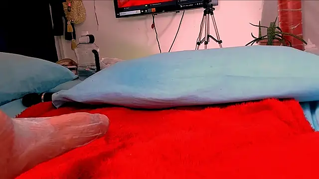 Snapshot of roberts_kloe chatting on 09.11.25 roberts kloe online show from 09.11.25