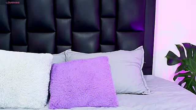 SoofiRosse online show from 09.23.25