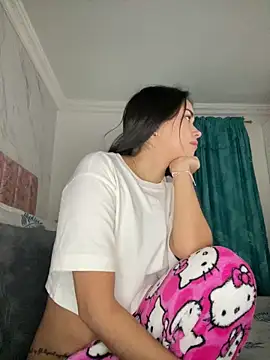 Snapshot of Kimmymadison- chatting on 04.29.26 Kimmymadison- online show from 04.29.26