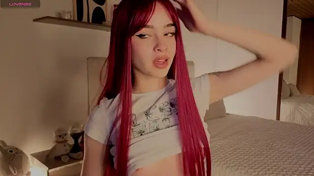 Snapshot of Roxxy_mora chatting on 10.10.25 Roxxy mora online show from 10.10.25