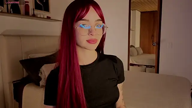 Snapshot of Roxxy_mora chatting on 10.20.25 Roxxy mora online show from 10.20.25