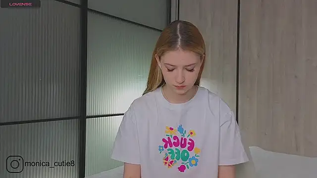 Monikacutie online show from 02.24.25