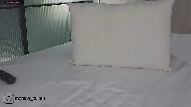 Monikacutie online show from 02.28.25