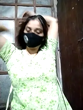 Snapshot of Aruyeshi- chatting on 11.02.25 Aruyeshi- online show from 11.02.25