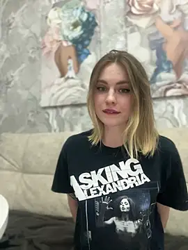 Snapshot of LoveGameSexx chatting on 03.20.25 LoveGameSexx online show from 03.20.25