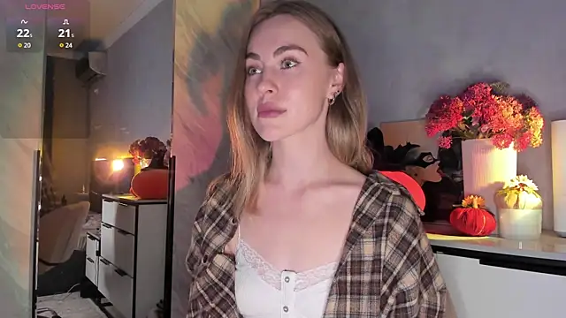 Snapshot of LoveGameSexx chatting on 10.15.25 LoveGameSexx online show from 10.15.25