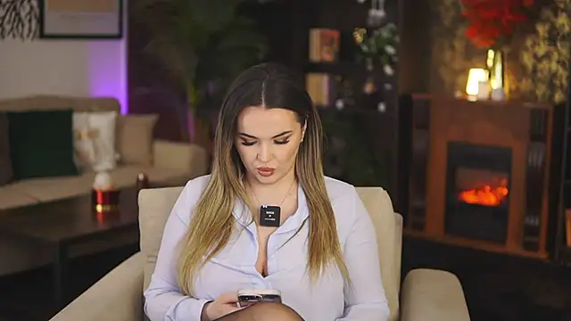 Snapshot of EvaSunderland chatting on 01.13.25 EvaSunderland online show from 01.13.25