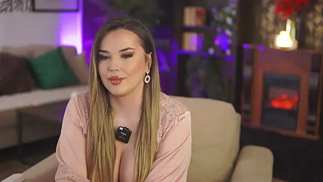 Snapshot of EvaSunderland chatting on 03.15.25 EvaSunderland online show from 03.15.25