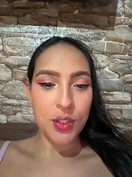 Snapshot of twohornys chatting on 10.29.25 twohornys online show from 10.29.25