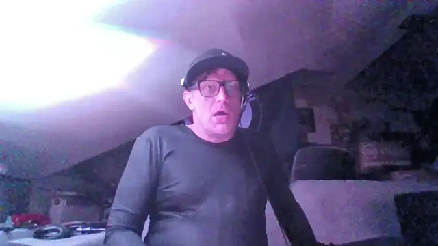 Bigthroaterboy online show from 10.27.25