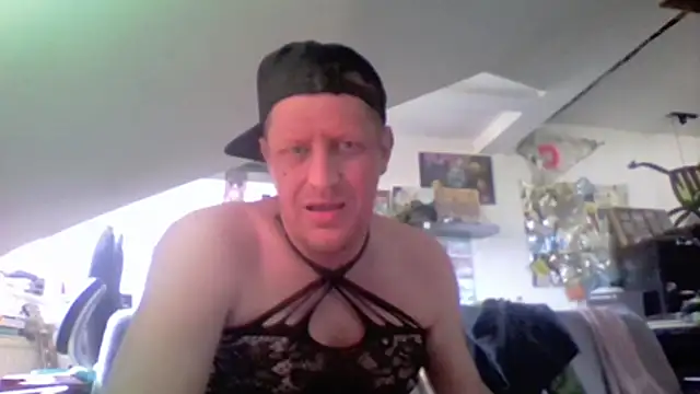 Snapshot of Bigthroaterboy chatting on 06.17.26 Bigthroaterboy online show from 06.17.26