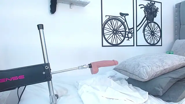 YUSELFI ROSS  online show from 02.12.25