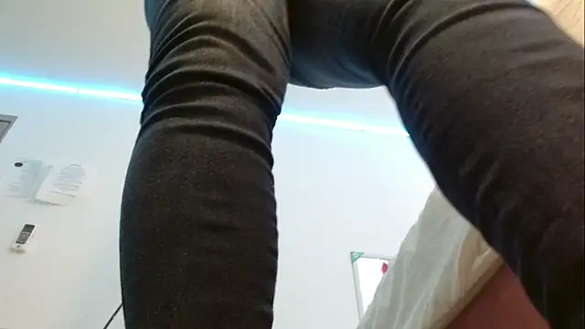 YUSELFI ROSS  online show from 03.19.25