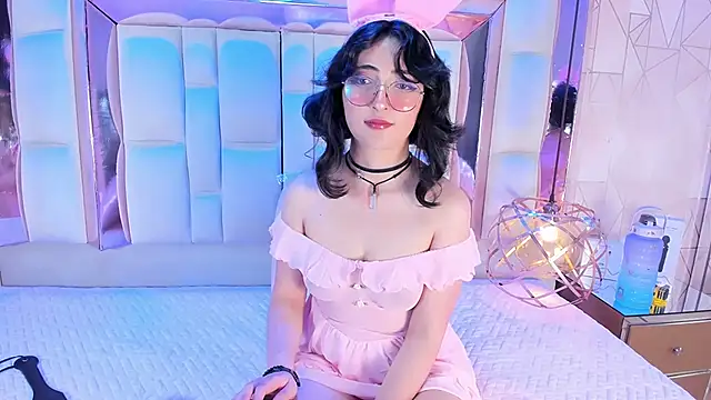 Snapshot of SaraMartini1 chatting on 10.04.25 SaraMartini1 online show from 10.04.25