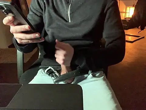 KendrickJiz online show from 02.04.26