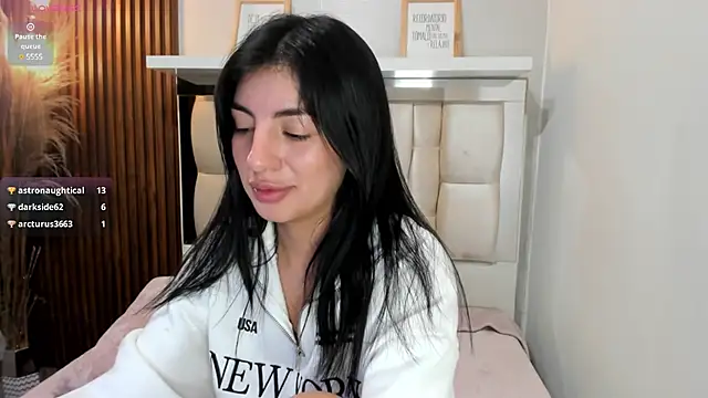 Snapshot of ANTONELLA__ROUSE_ chatting on 12.20.24 ANTONELLA ROUSE online show from 12.20.24