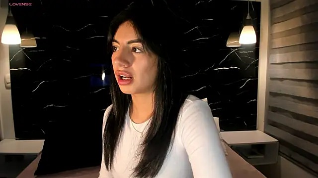 Snapshot of ANTONELLA__ROUSE_ chatting on 12.27.24 ANTONELLA ROUSE online show from 12.27.24