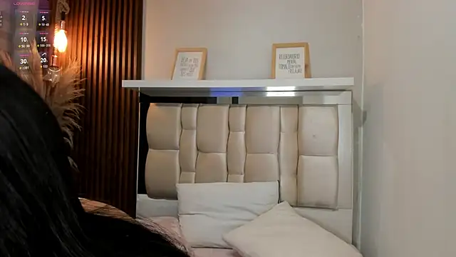 Snapshot of ANTONELLA__ROUSE_ chatting on 12.28.24 ANTONELLA ROUSE online show from 12.28.24