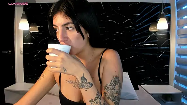 Snapshot of ANTONELLA__ROUSE_ chatting on 12.31.24 ANTONELLA ROUSE online show from 12.31.24