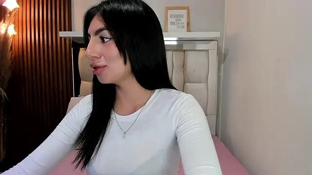 Snapshot of ANTONELLA__ROUSE_ chatting on 01.16.25 ANTONELLA ROUSE online show from 01.16.25