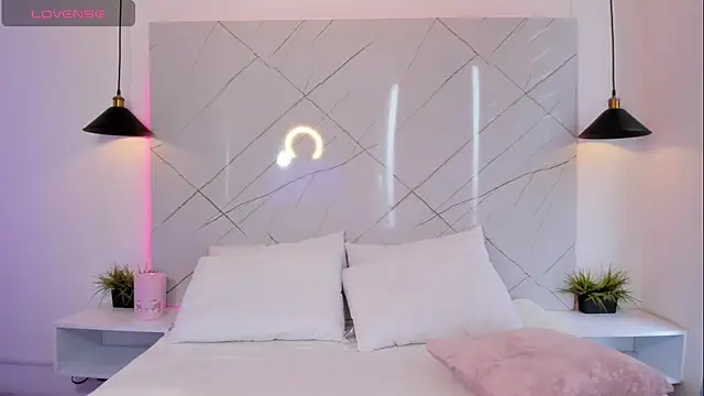 Snapshot of ANTONELLA__ROUSE_ chatting on 10.09.25 ANTONELLA ROUSE online show from 10.09.25