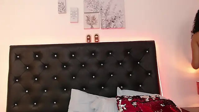 ariellaferra  online show from 03.04.25