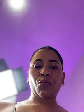 Snapshot of ANA_CARTER chatting on 10.11.25 ANA CARTER online show from 10.11.25