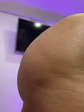 Snapshot of ANA_CARTER chatting on 10.22.25 ANA CARTER online show from 10.22.25