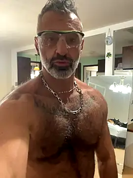 Snapshot of DaddySnowXX chatting on 11.18.25 DaddySnowXX online show from 11.18.25