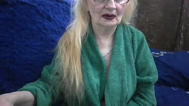 CarlyTreat online show from 11.28.25