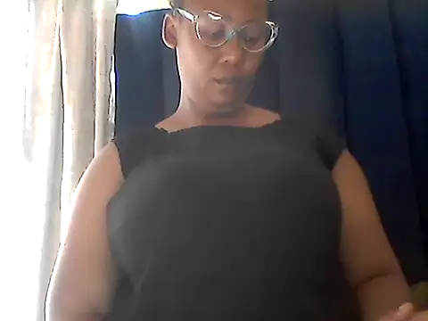 Snapshot of NippleMilkXx chatting on 10.14.25 NippleMilkXx online show from 10.14.25