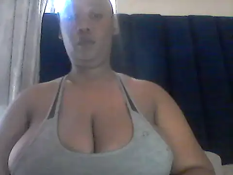 Snapshot of NippleMilkXx chatting on 10.16.25 NippleMilkXx online show from 10.16.25