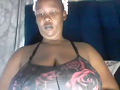 Snapshot of NippleMilkXx chatting on 11.03.25 NippleMilkXx online show from 11.03.25