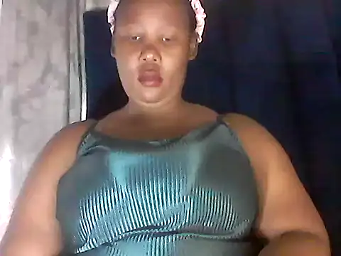 Snapshot of NippleMilkXx chatting on 11.04.25 NippleMilkXx online show from 11.04.25