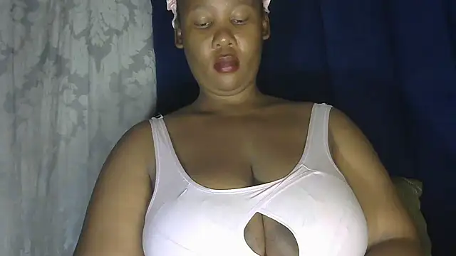 Snapshot of NippleMilkXx chatting on 11.06.25 NippleMilkXx online show from 11.06.25