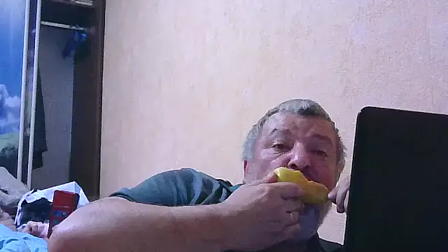 Snapshot of Art_Ass chatting on 10.11.25 Art Ass online show from 10.11.25