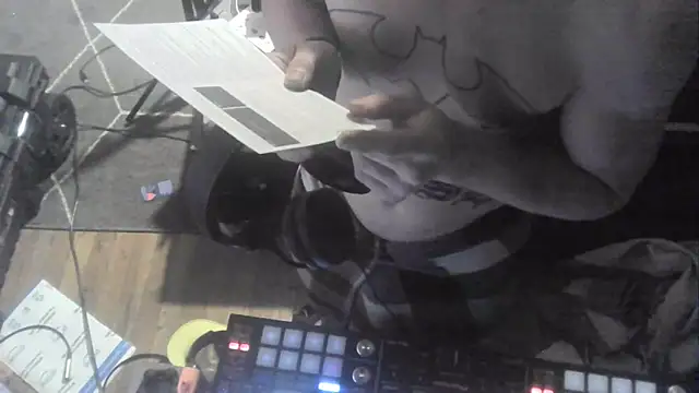 Snapshot of trash4cash chatting on 04.28.26 trash4cash online show from 04.28.26