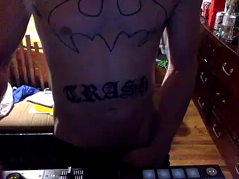 Snapshot of trash4cash chatting on 05.24.26 trash4cash online show from 05.24.26