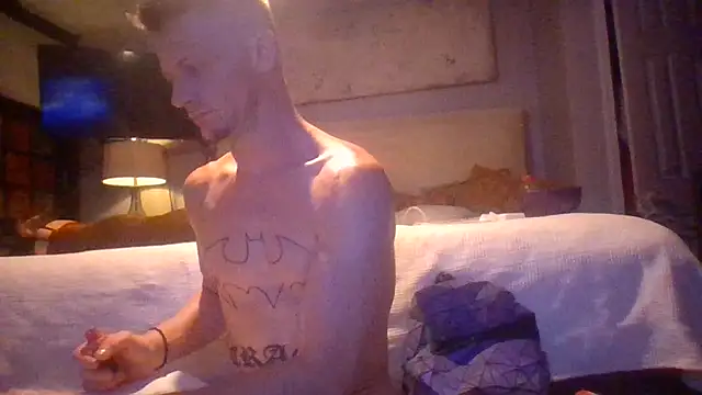 Snapshot of trash4cash chatting on 07.19.26 trash4cash online show from 07.19.26
