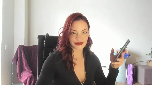 Snapshot of LilliLowexox chatting on 02.24.26 LilliLowexox online show from 02.24.26