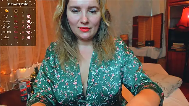 Snapshot of Your_Julia_Burns chatting on 12.26.24 Your Julia Burns online show from 12.26.24